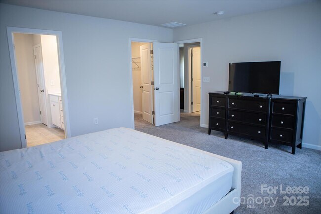 Building Photo - 13020 Lannister Dr