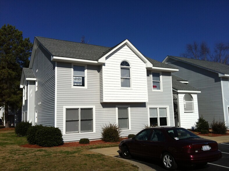 Building Photo - 114 W Victoria Ct