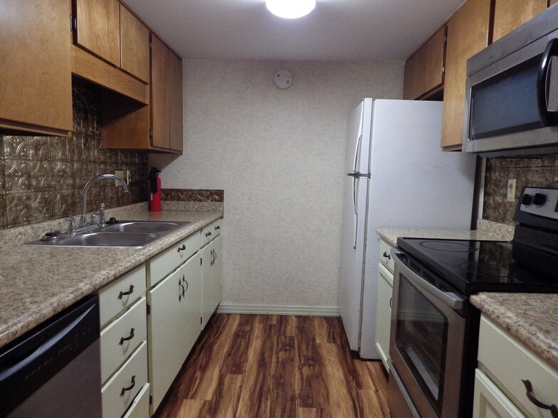 Kitchen view 2 - 510 E Gillespie St