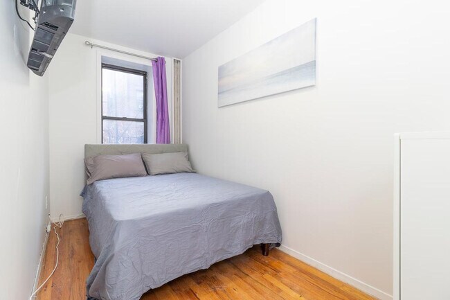 Building Photo - 1666 3rd Ave