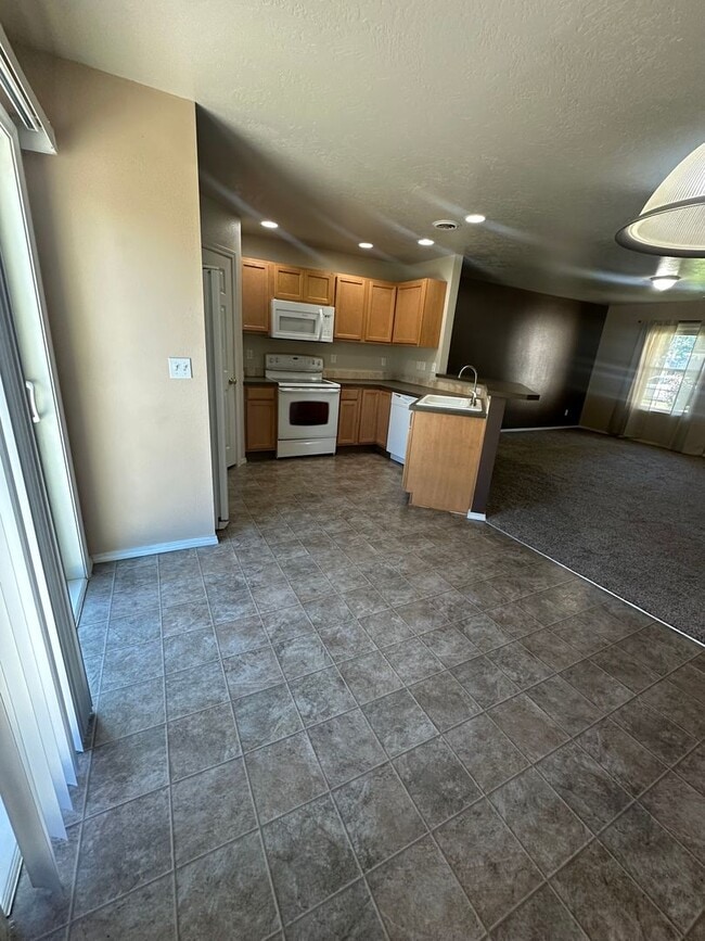 Building Photo - 3 bedroom 2 bath home in beautiful Meridian neighborhood!