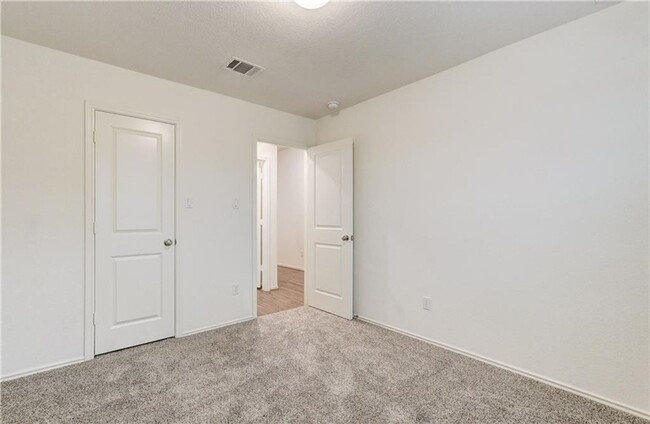 Building Photo - Charming Single-Story Home Located in the ...