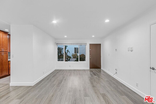 Building Photo - 1837 N La Brea Ave