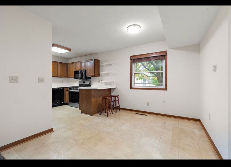 Building Photo - 1394 E Armour Rd