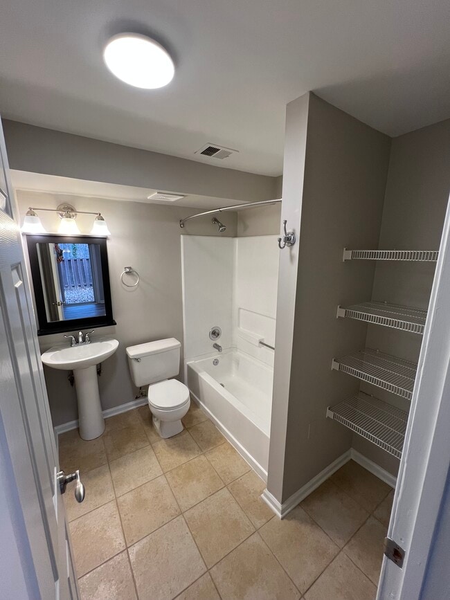 Building Photo - 5102 Spring Branch Blvd