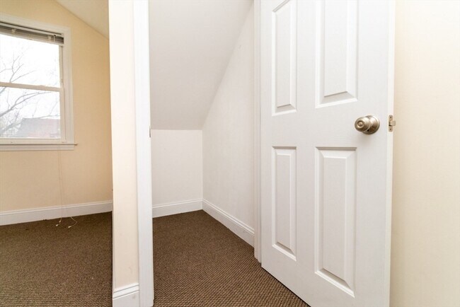 Building Photo - 15 Buckingham St