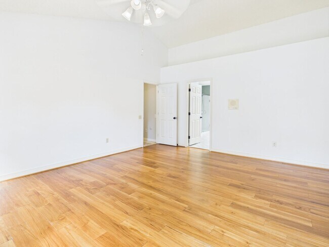 Building Photo - 6118 Walnut Landing Way