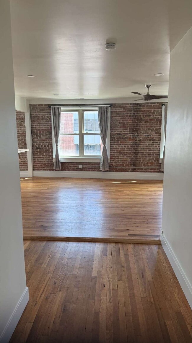 Building Photo - Cute, Convenient 2 bedroom, 1.5 bathroom apartment in the heart of Valdese!