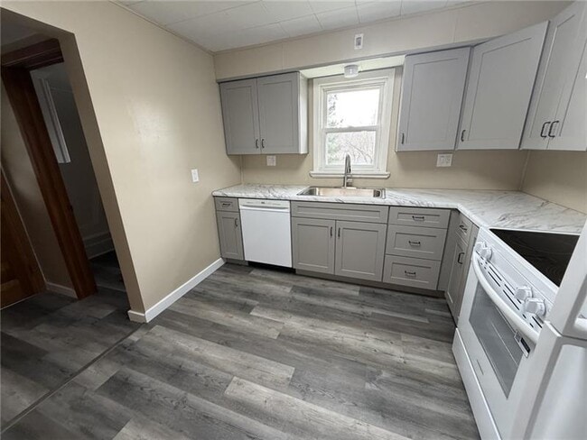 Building Photo - 1154 Eisenhower Dr