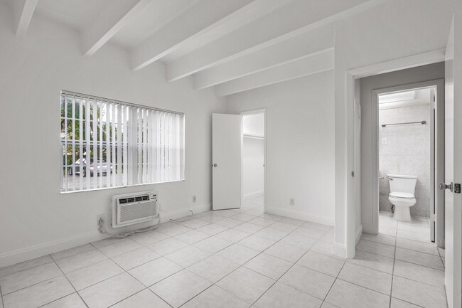 Primary Photo - 330 NW 20th St