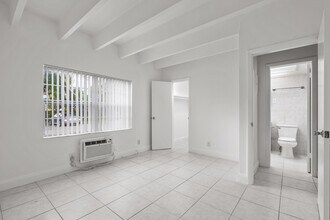 Building Photo - 330 NW 20th St