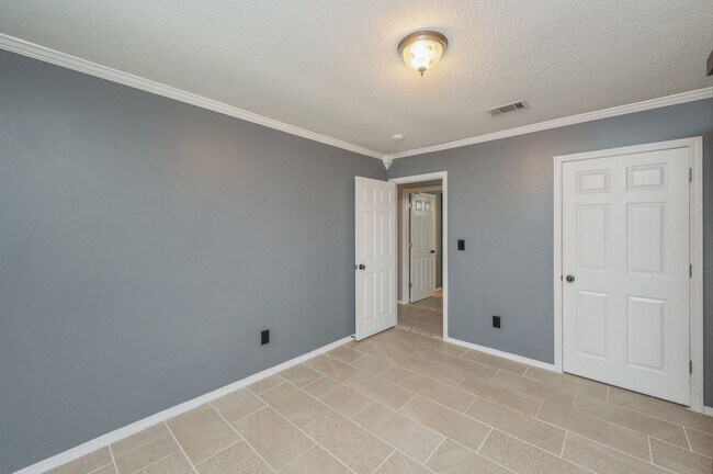 Building Photo - Completely Renovated Home in Niceville!
