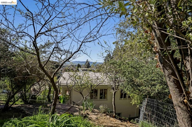 Building Photo - 821 San Luis Rd