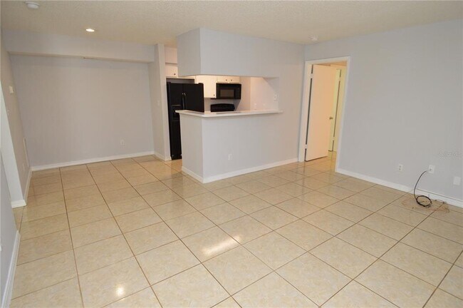 Building Photo - 8643 Mallard Reserve Dr