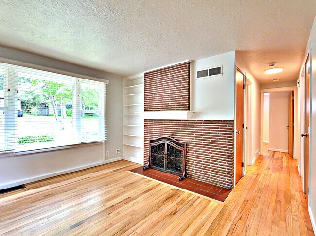 Building Photo - 12820 SW Edgewood St