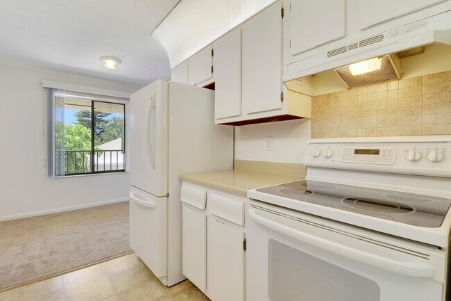 Building Photo - 150 Pineview Rd