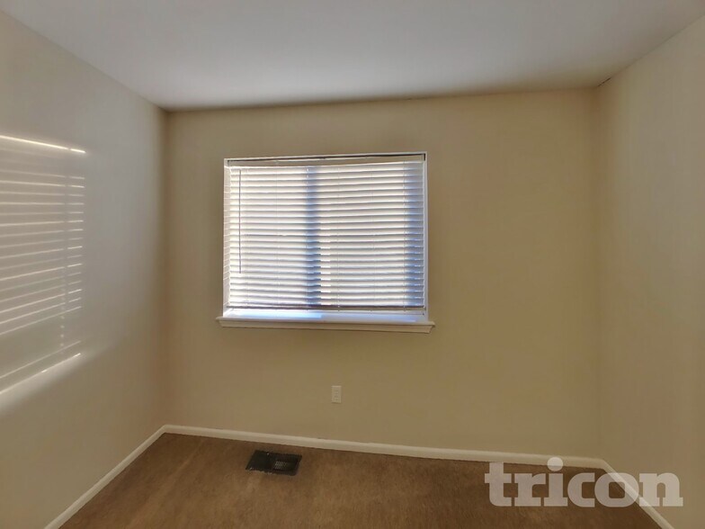 Building Photo - 5310 Stockton St SE