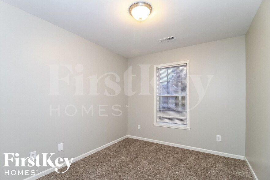 Building Photo - 4040 Creekside Ct
