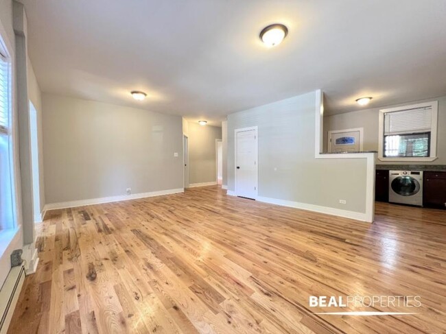 Building Photo - 2 bedroom in CHICAGO IL 60640