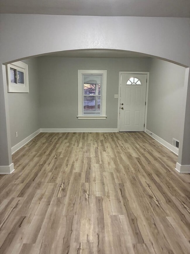 Building Photo - Charming 2-Bedroom Home in Hammond, IN