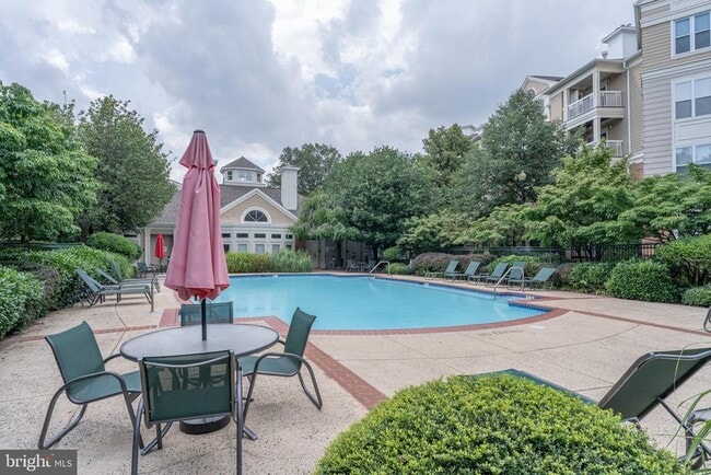 Building Photo - 2204 Westcourt Ln