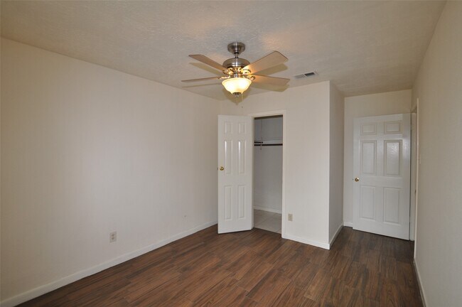 Building Photo - 2706 Sunbird Dr