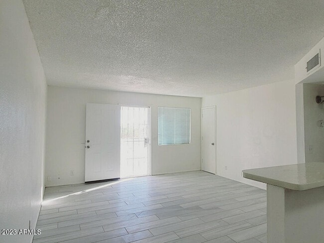 Building Photo - 506 E Southern Ave