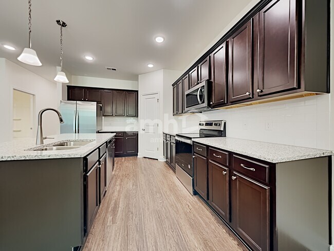 Building Photo - 404 Ronter Ct