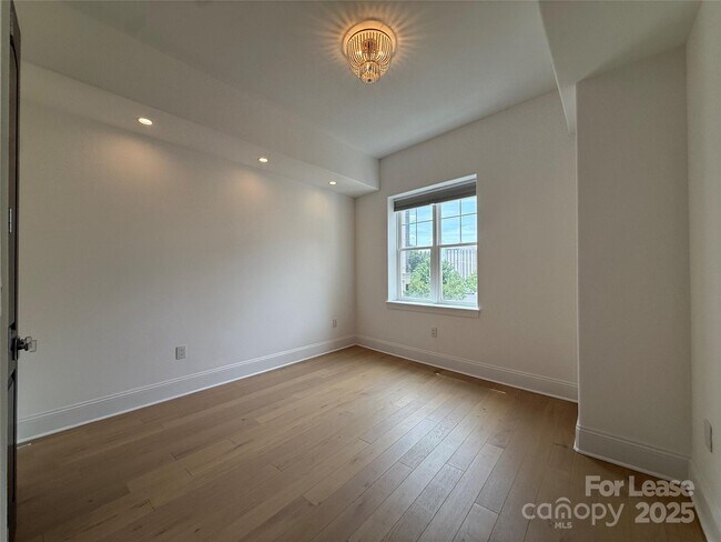 Building Photo - 4625 Piedmont Row Dr