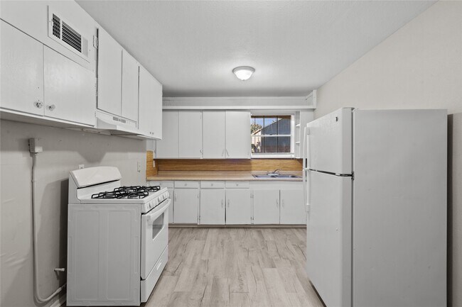 Building Photo - 2729 Main St