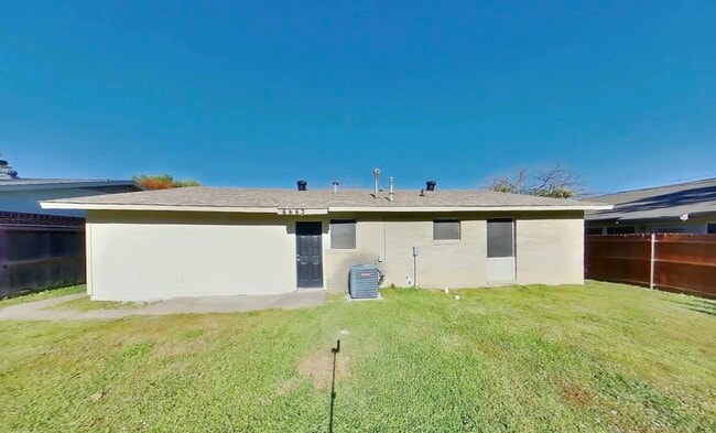 Building Photo - Beautifully Renovated 3-Bedroom Home with Premium Finishes