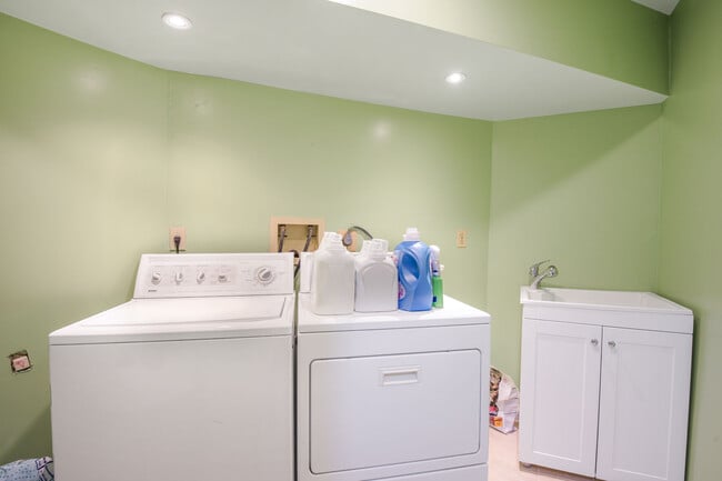 Building Photo - 10905 Whiterim Dr