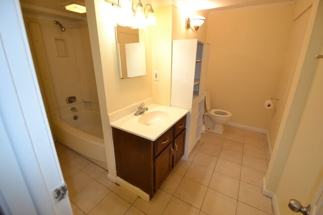 Building Photo - 35 Wesleyan Ct