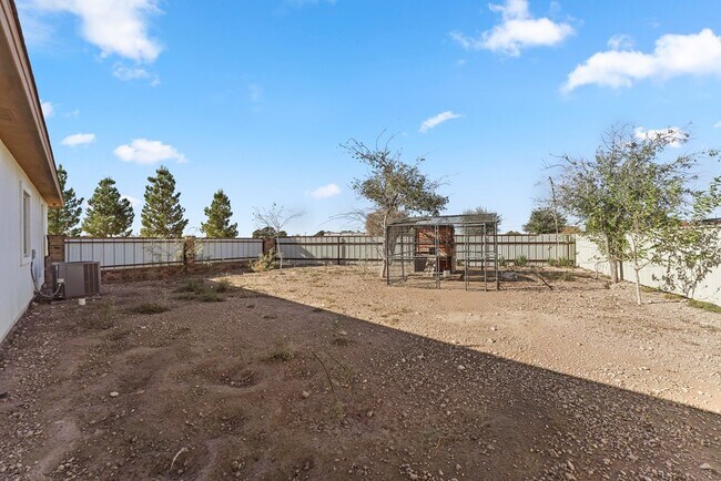 Building Photo - 1400 N Redondo Ave