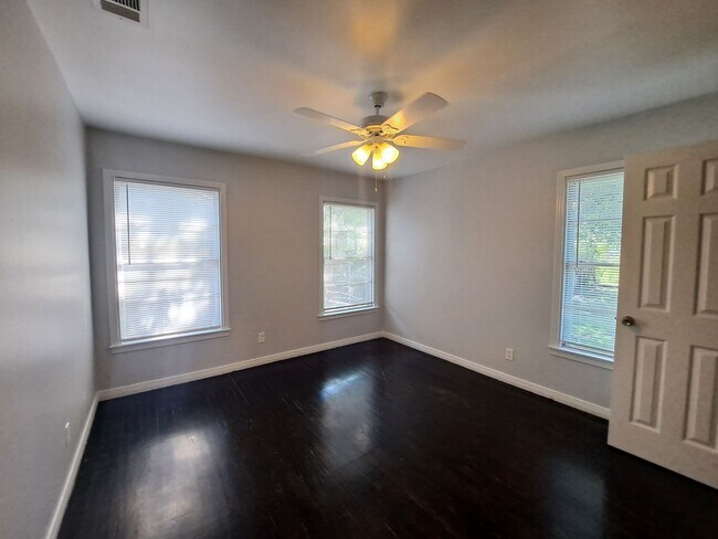 Building Photo - COMING SOON - Beautiful 3/1