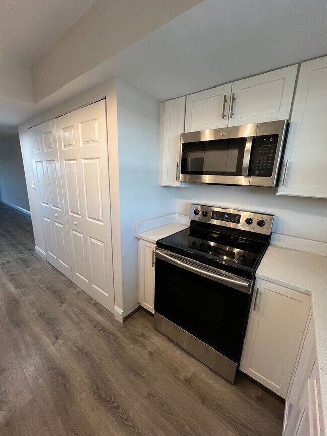 Building Photo - 14459 River Beach Dr