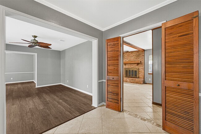 Building Photo - 225 St Cloud Dr