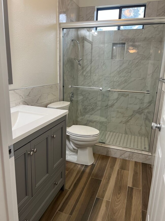 Building Photo - Beautiful Family Home