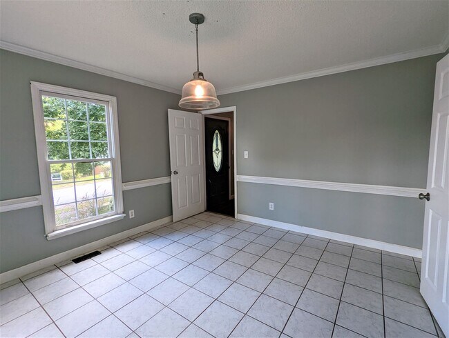 Building Photo - 4320 Willow Lake Rd