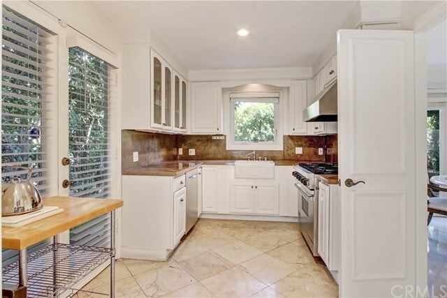 Building Photo - 1440 Sunset Plaza Dr