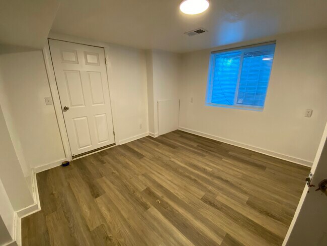 Building Photo - 4046 Tylor Blvd-4