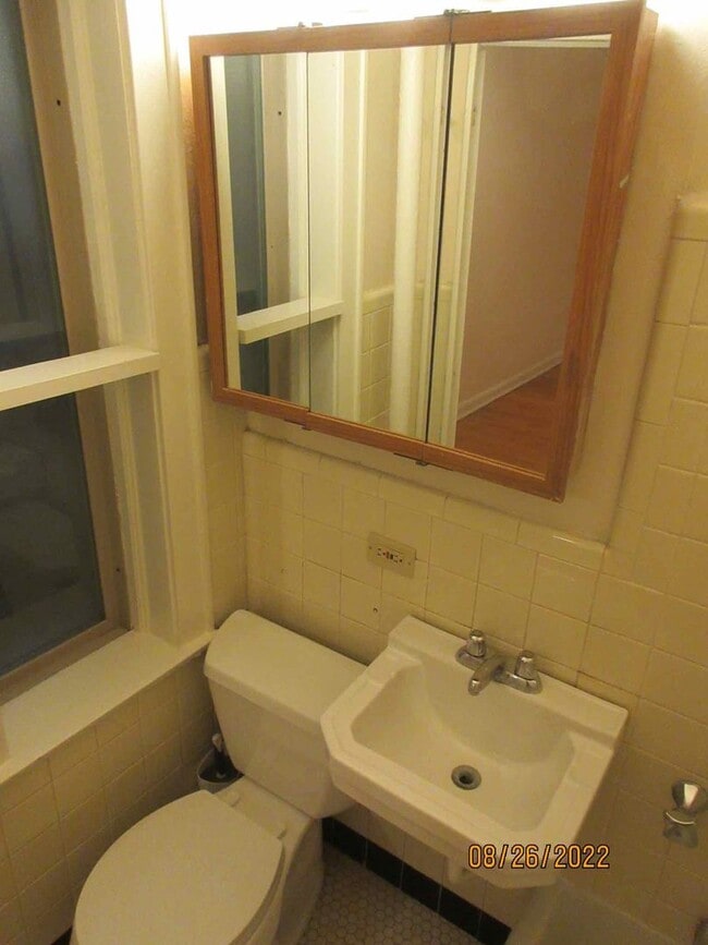 Building Photo - Available September 2026 Large Remodeled 1 Bedroom Apartment with Free Heat!