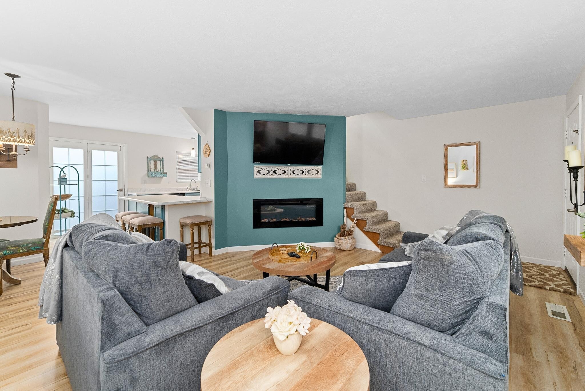 Building Photo - 1304 E Sylvan Cir