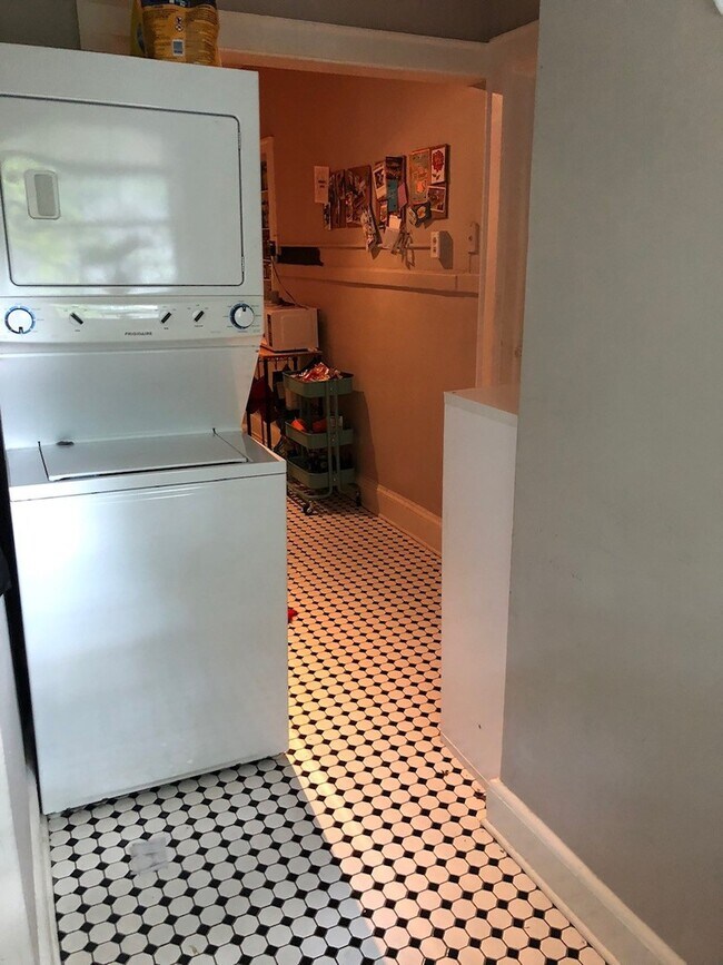 Building Photo - Charming 2 bed/1 bath in Poncey Highlands!