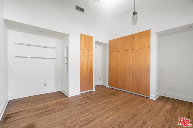 Building Photo - 949 S Muirfield Rd