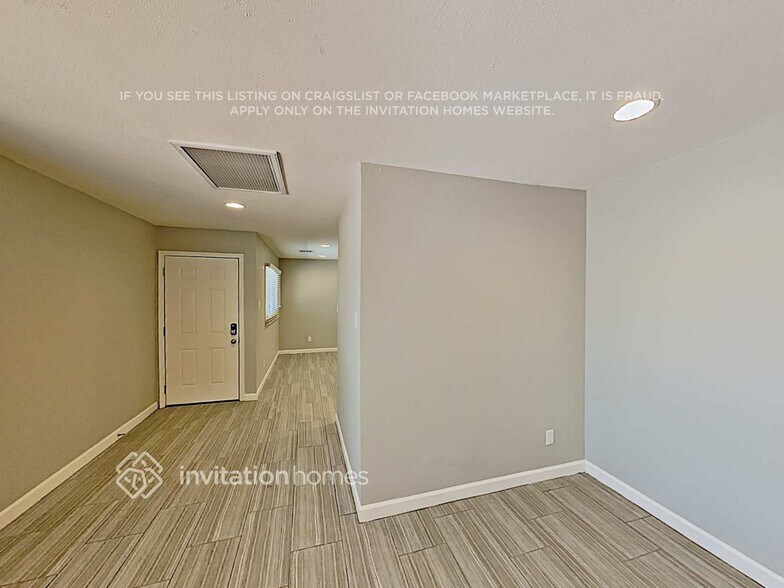 Building Photo - 1175 E Diamond Dr