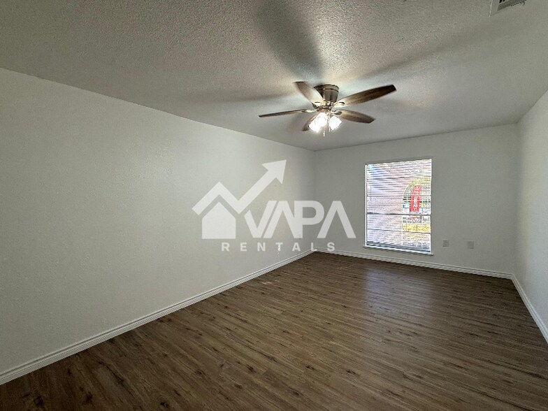 Building Photo - 12411 Gran Vista St