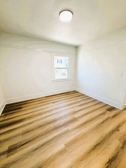 Building Photo - 1175 E Broadway