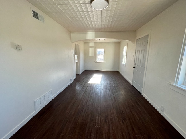 Building Photo - Updated Single Family Home!