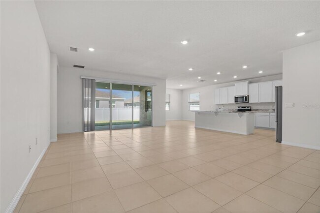 Building Photo - 8260 SW 59th Ave